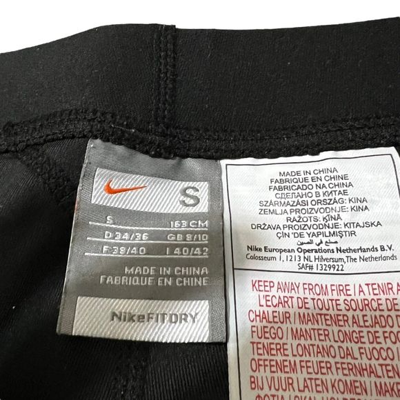 Nike Dri Fit Women’s Black cropped Yoga Pants Size Small - Picture 4 of 6